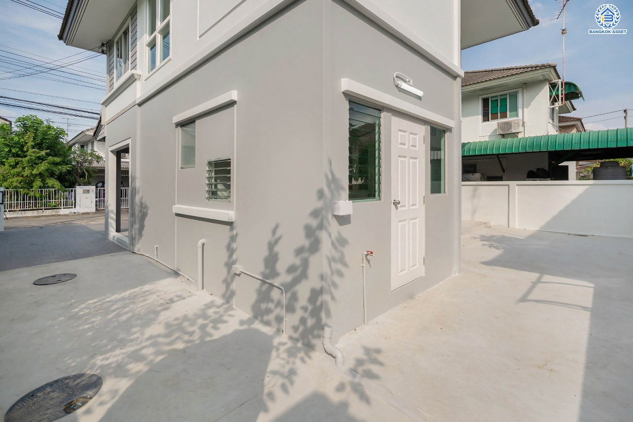 บ้านมือสองตกแต่งใหม่ โครงการ พฤกษ์ลดา พุทธสาคร แบรนด์ LH รองรับทุกความสุข เนื้อที่ 53.1 ตร.ว. ฟังก์ชัน 3 ห้องนอน 2 ห้องน้ำ จอดรถได้ 2 คัน บนทำเลใกล้ The Mall บางแค และเชื่อมต่อถนนเพชรเกษม, ถนนพุทธมณฑลสาย4 ใกล้โครงการรถไฟฟ้าสายสีน้ำเงิน "สถานีหลักสอง"